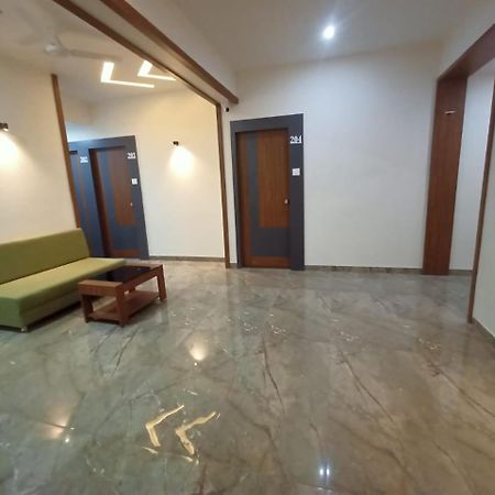 Hotel Crossview Palanpur Екстер'єр фото