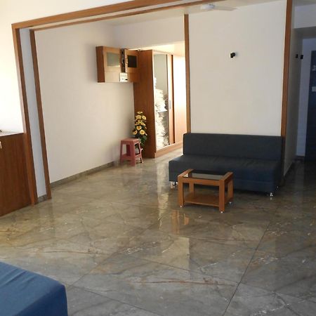 Hotel Crossview Palanpur Екстер'єр фото