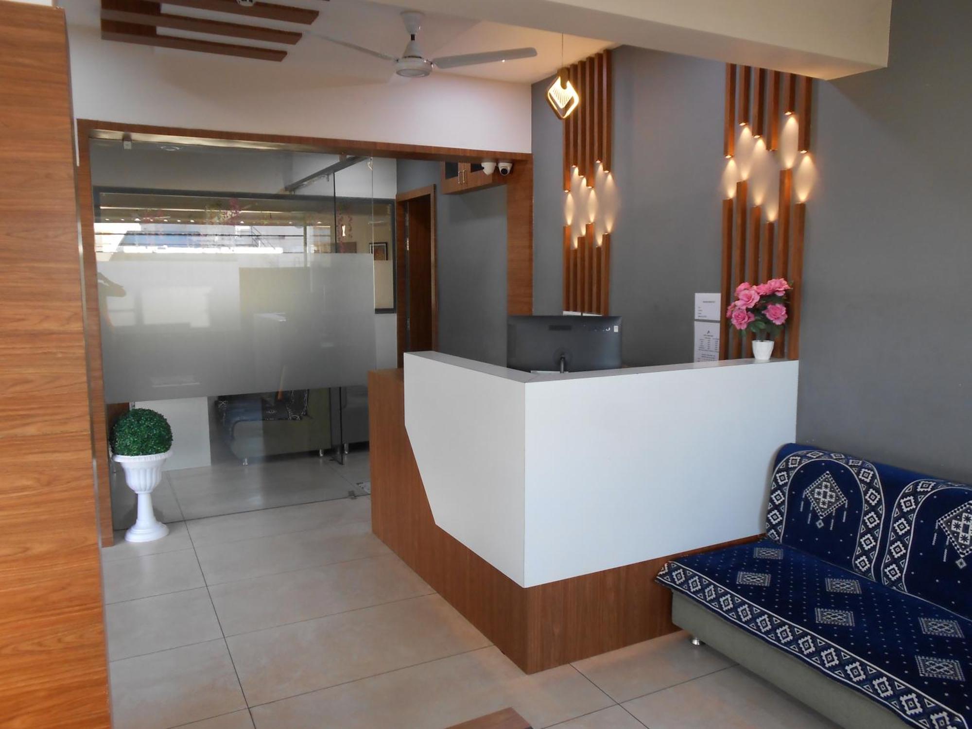 Hotel Crossview Palanpur Екстер'єр фото