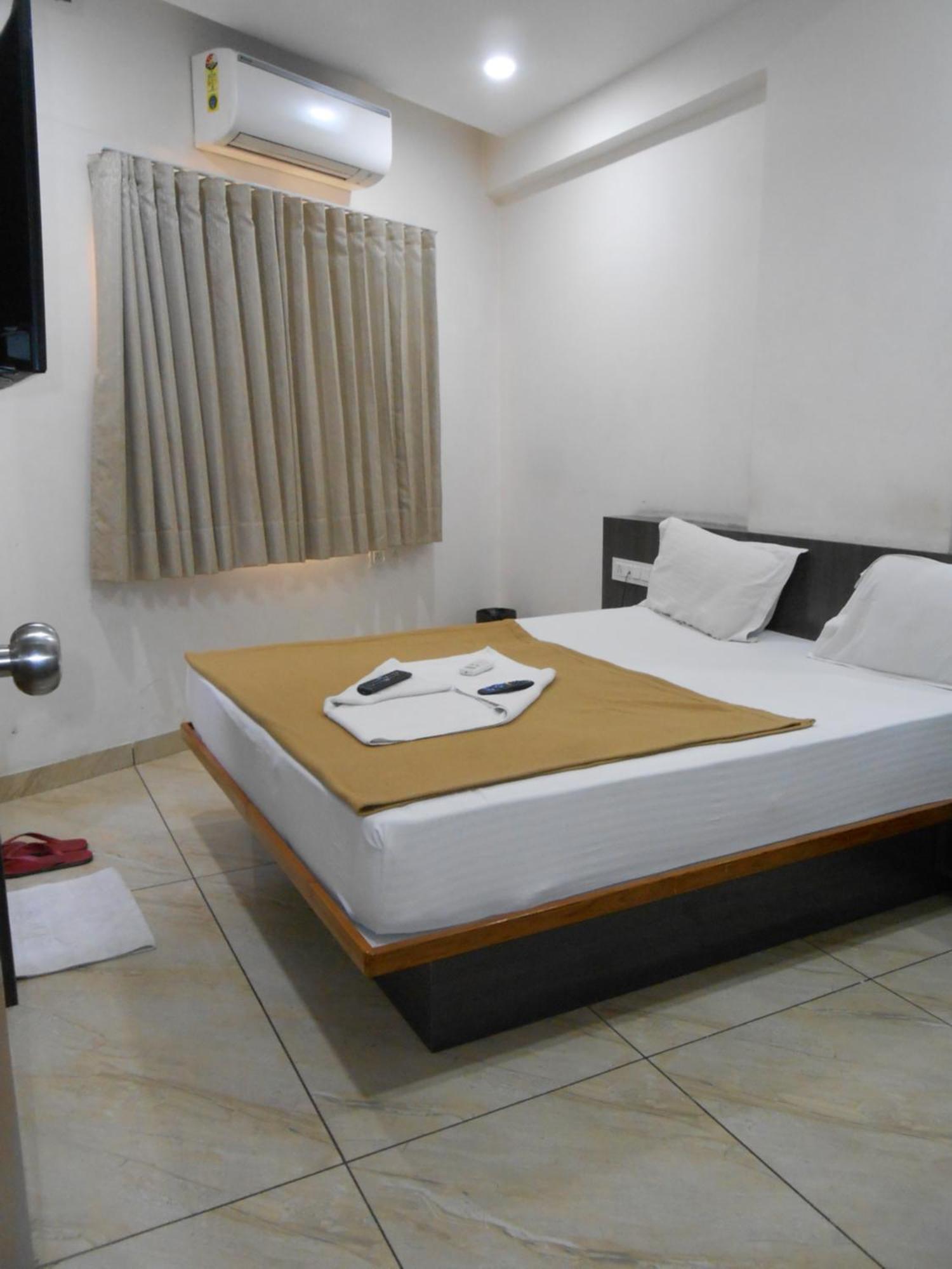 Hotel Crossview Palanpur Екстер'єр фото