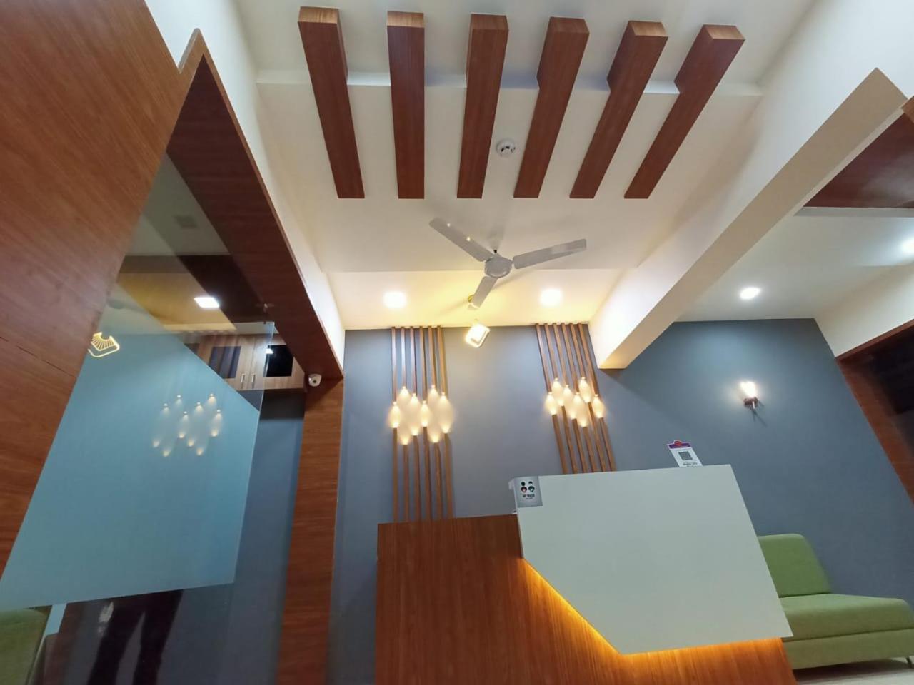 Hotel Crossview Palanpur Екстер'єр фото