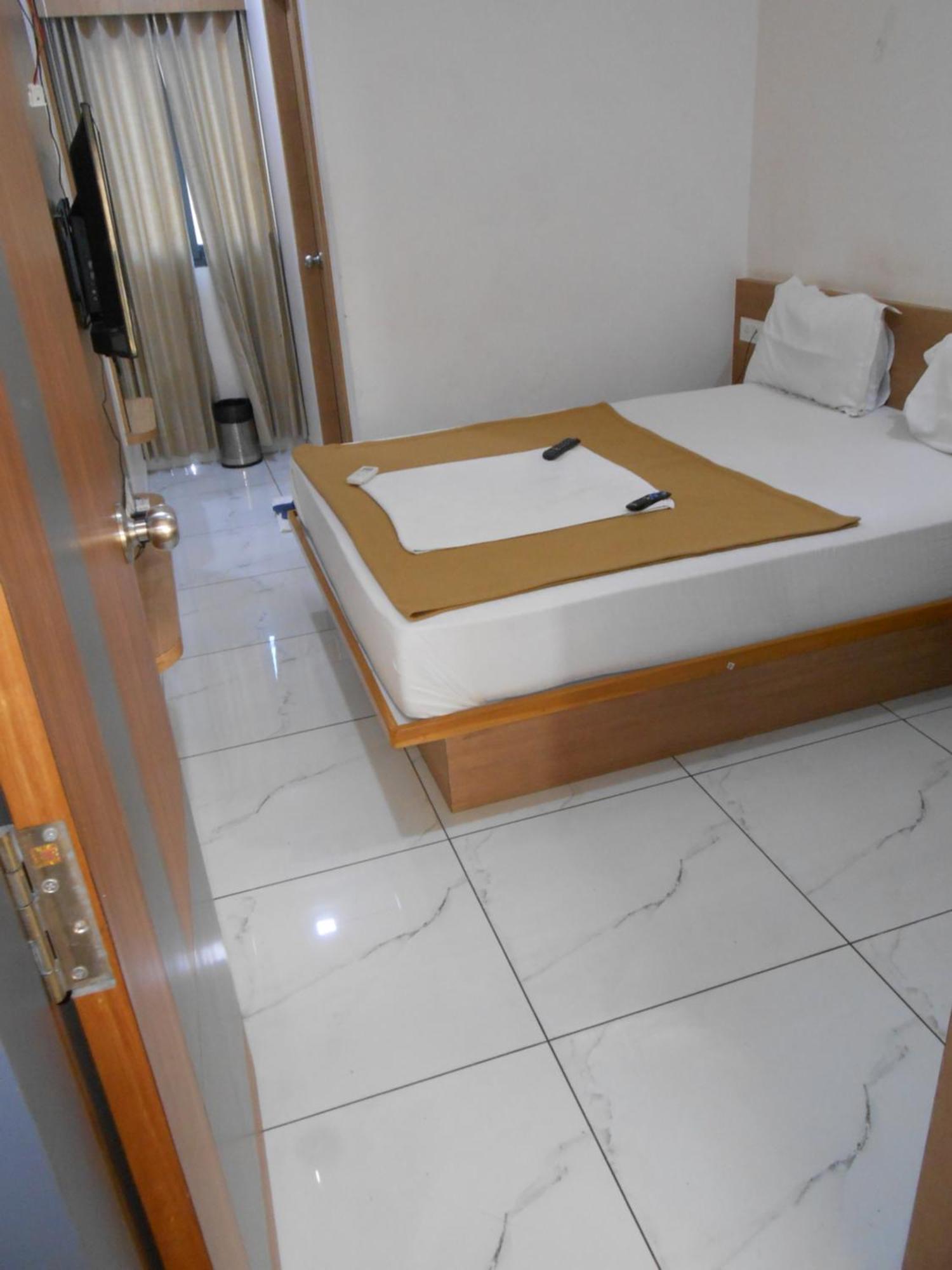 Hotel Crossview Palanpur Екстер'єр фото