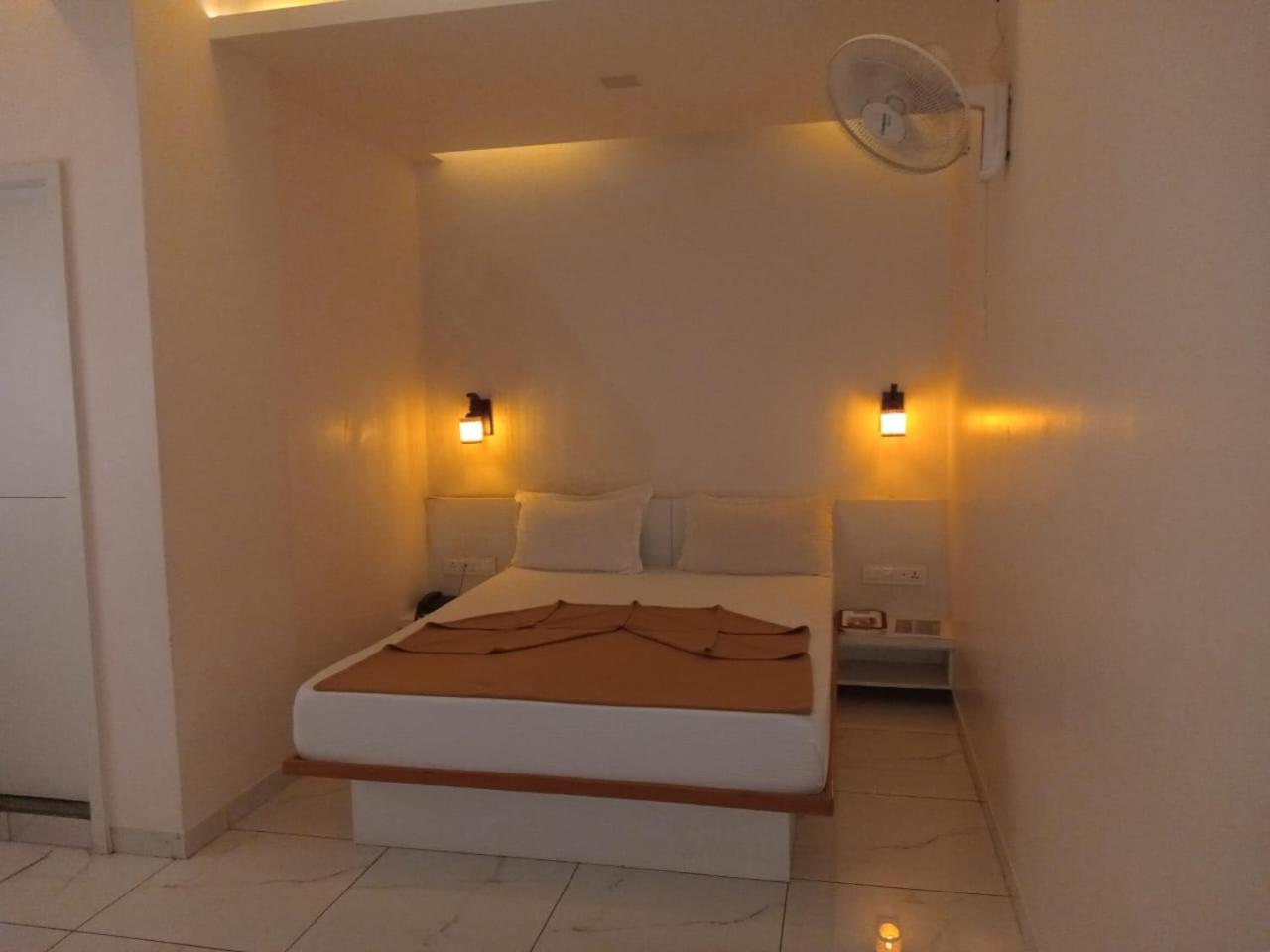 Hotel Crossview Palanpur Екстер'єр фото