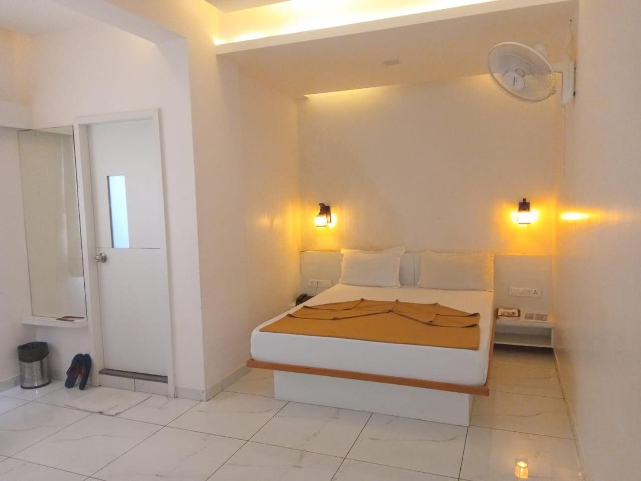 Hotel Crossview Palanpur Екстер'єр фото